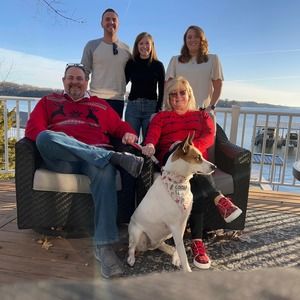 Meet your Posher, Mona